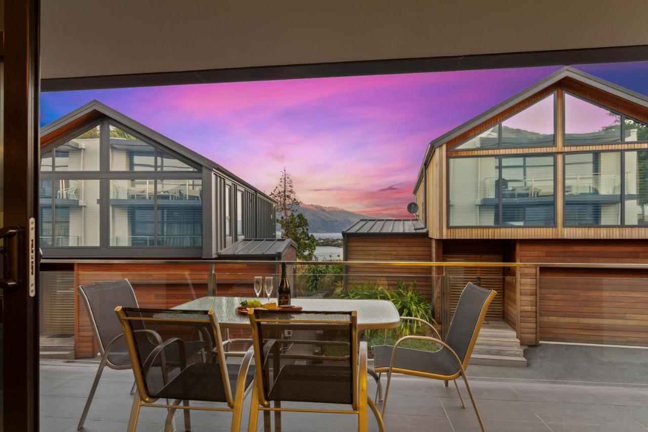 Stunning 2 Bedroom Apartment With Balcony! Queenstown Kültér fotó