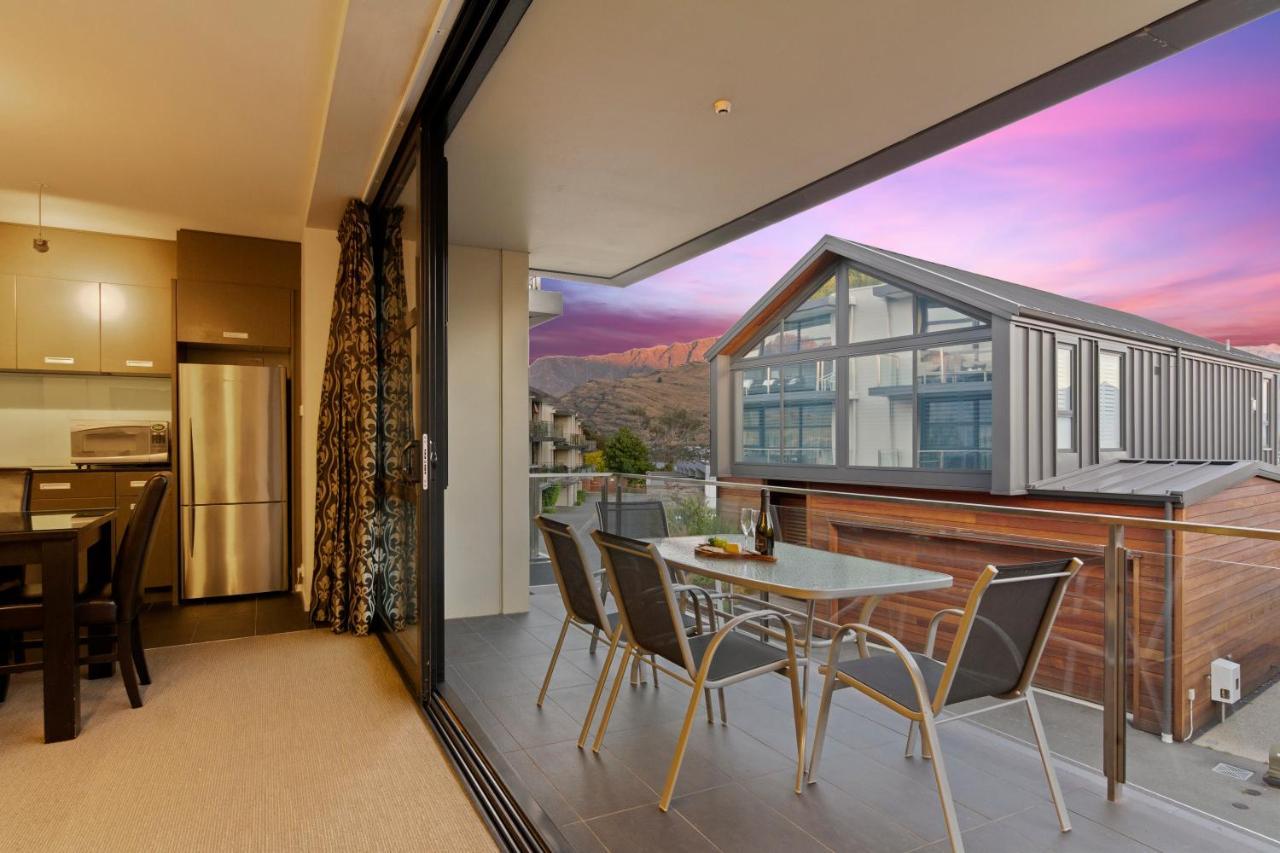 Stunning 2 Bedroom Apartment With Balcony! Queenstown Kültér fotó